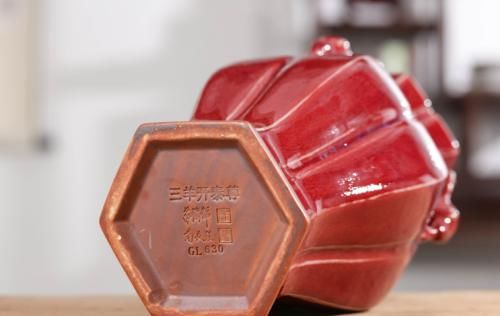 耀目|苗家作品非比寻常，钧瓷《三羊开泰尊》耀目而来