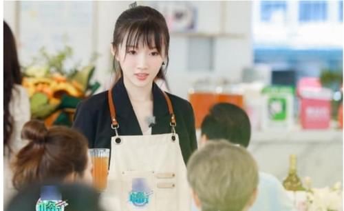  飞行|黄晓明暂退《中餐厅》，赵丽颖接棒压力大当众痛哭，首位飞行嘉宾亮相