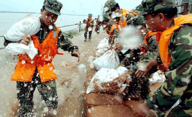 诅咒|一时嘴快诅咒的下场：被抓后自扇耳光求原谅，大呼“我卑鄙无耻”