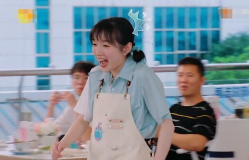  脱口|赵丽颖抱来神似李浩菲的小孩，谁注意她脱口的评价？懂了何炅的眼光！