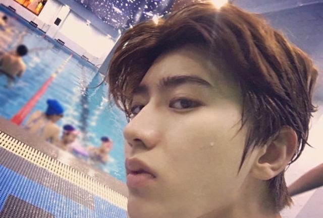  男团|有种“整容”叫跑男团素颜，baby和热巴太真实，看到蔡徐坤我酸了