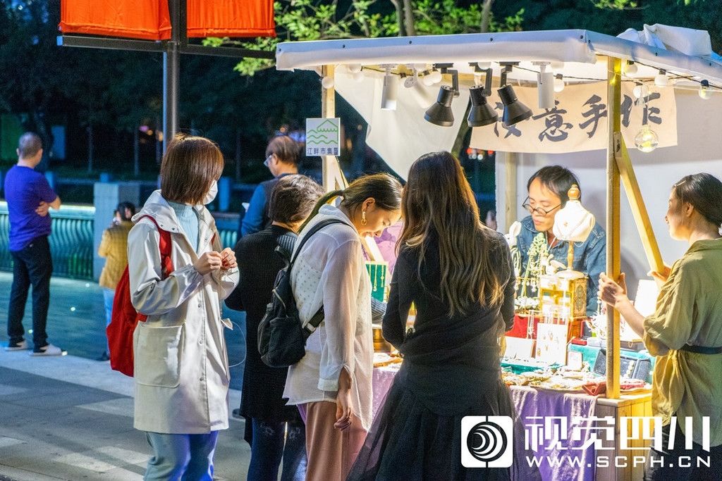 成都|视频｜假期过半，来看成都这条gai，集市、美食、音乐，你要的全给你！