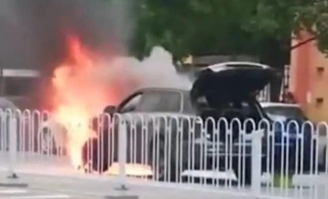  理想|理想汽车，上一秒面临“灭顶之灾”，下一秒高速公路起火！