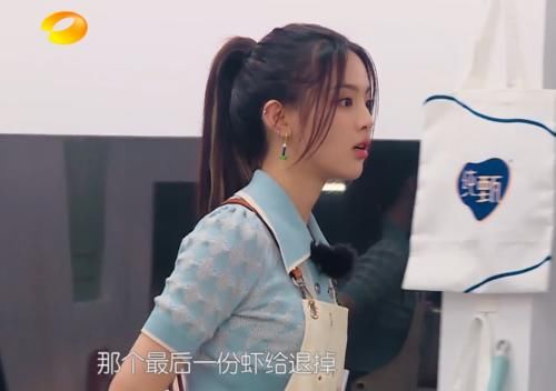  机智|杨超越现身《中餐厅4》，却遇首次“被迫”退单，多加4字机智救场获赞无数