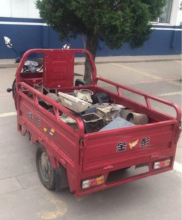 暖气|乌海这俩贼，一个偷暖气，一个偷窗帘，结果都被抓了