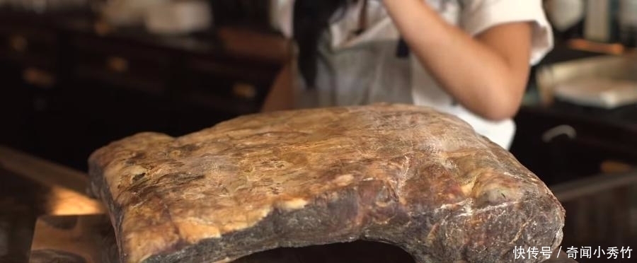 切开|华人请朋友到家做客,拿出一百多天的火腿,切开瞬间老外怀疑人生