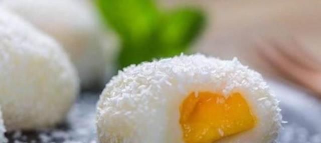  香甜|糯米做的糕点太好吃了, 里面裹着芒果, 软糯香甜, 忍不住吃了5个