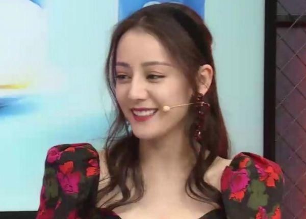 真人|迪丽热巴真人长啥样？直播截图放大后，无滤镜状态太真实