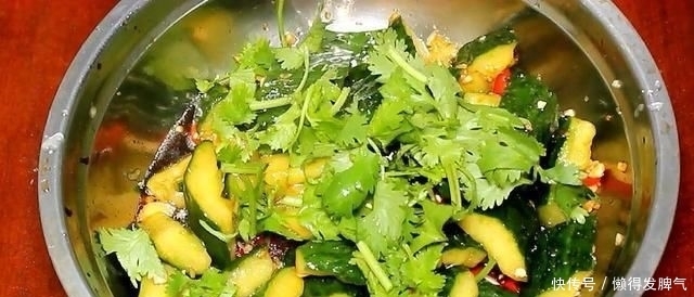 腌制|酒店里的拍黄瓜为什么那么好吃呢?秘诀全在这里了,做法极其简单