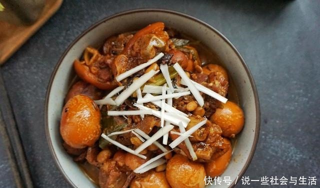 入口|猪脚加了一勺这个,味道香浓醇厚,入口肥而不腻,真是越吃越上瘾