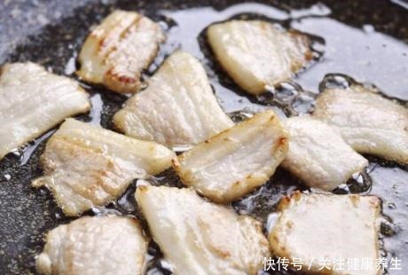 易碎|干锅土豆片,焯水还是过油多数人不懂,难怪土豆片易碎不好吃