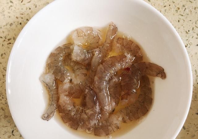  虾头|天气热，做个虾仁豆腐煲，清淡营养，鲜得想把舌头吞下去