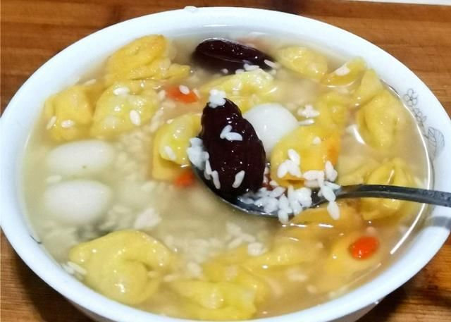 吃法|酒酿汤圆,你们那有这种吃法吗?补血养颜,香甜Q弹,超简单。