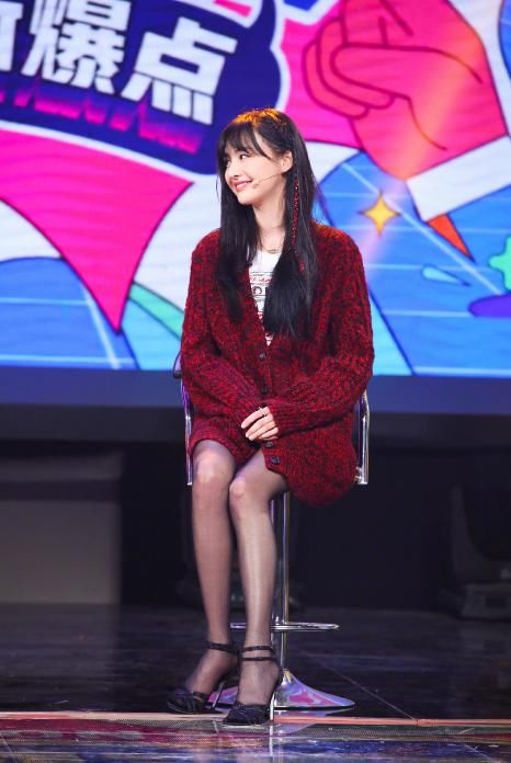 毕业|郑爽直言毕业后不敢回校，大学聚会太自卑，看到她同学后我懂了