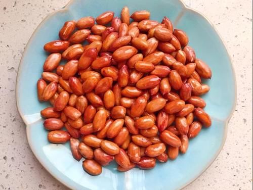 花生米|炸花生米,用热油还是冷油?用错不酥脆,还容易焦