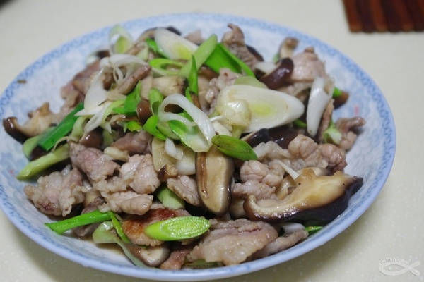  肉片|周末做做家常菜：关键一步，香菇肉片好吃窍门