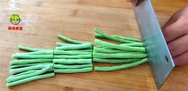  家常|最近网红豆角家常做法火了，3斤都不够吃，不炒也不炖比吃肉还香