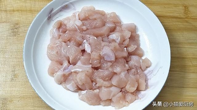 土豆|土豆和胡萝卜还能一起这么做,加上鸡胸肉和洋葱,味美好吃特解馋