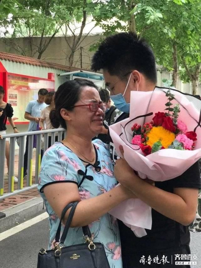  考生|壹起见证新高考｜高考结束，考生没啥感觉，家长却激动哭了