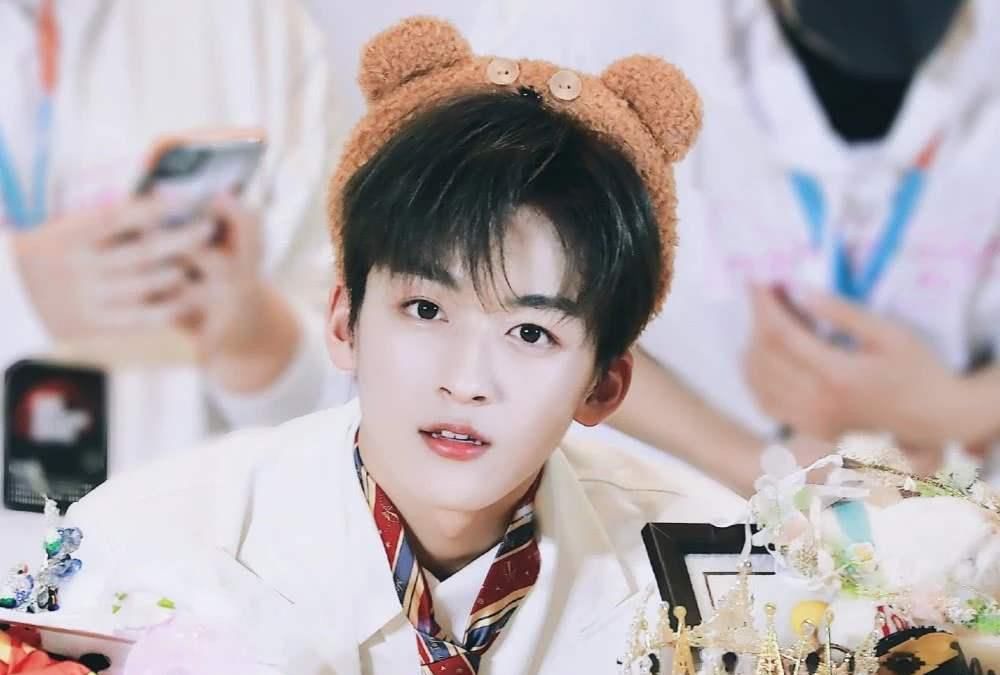  之争|R1SE硬糖之争再升级！何洛洛王艺瑾接力出意外，粉丝将赛场变战场