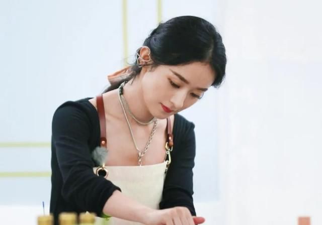  魔鬼|《中餐厅》“魔鬼剪辑”赵丽颖，这次终于踢到铁板了