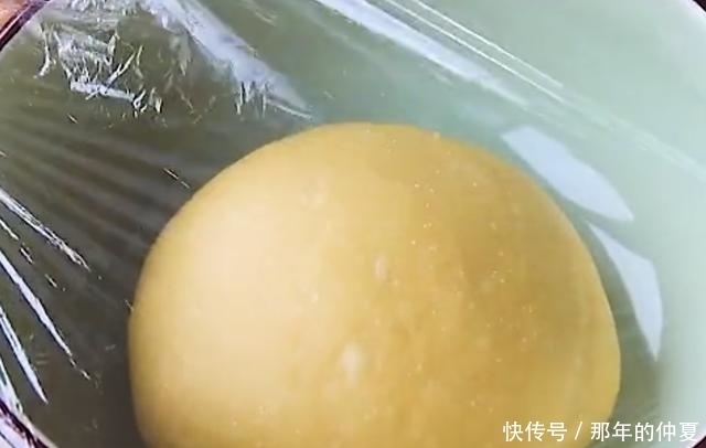  不用|5个鸡蛋加1碗面粉，不用蒸不用烙，简单一做，出锅小孩儿馋哭了