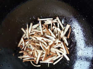 孩子|最近韭菜加虾仁火了,简单一做,鲜香味美,孩子三餐天天吵着吃