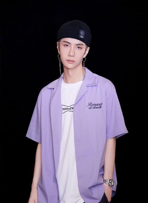  期待|都在期待《有翡》上线，离开古装扮相的王一博，谁还认得出他？