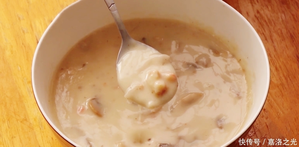 浓郁|奶油蘑菇汤,饭店几十元一份,教你自己做,奶香浓郁,家人特爱吃