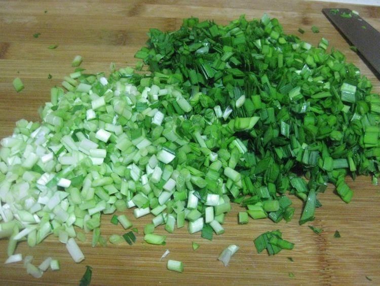  入几滴白醋|如何做出美味可口的韭菜鸡蛋打卤面？