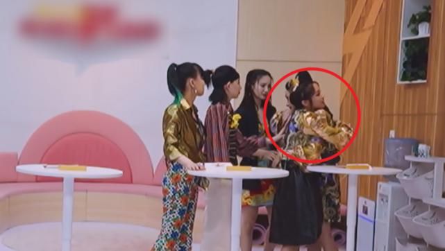  张雨绮|袁咏琳《浪姐》被淘汰，看到万茜的反应，关系好坏很明显