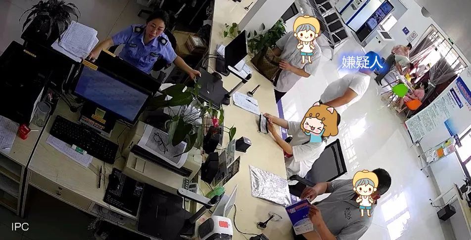  网上|胆儿肥！一网上在逃犯竟大摇大摆走进派出所办证，当场被抓！