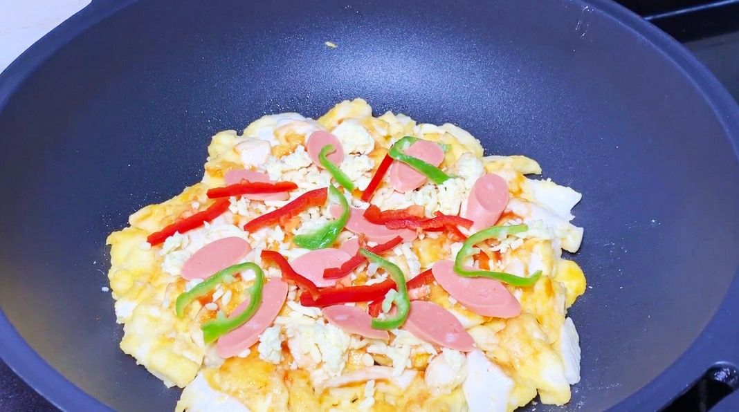  家里的孩子|2个馒头3个鸡蛋，教你做中式披萨，成本不到3元钱，小孩抢着吃