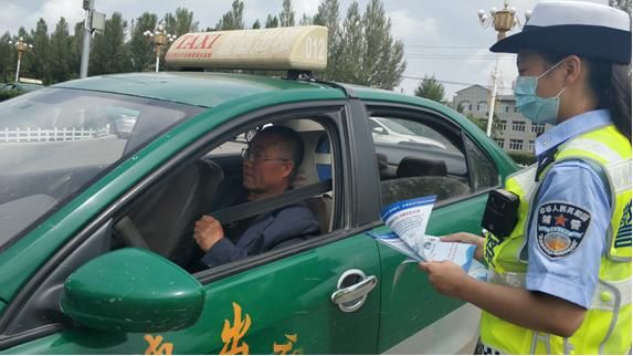  违法行为|内蒙古化德为出租车驾驶人送上“交通安全礼包”