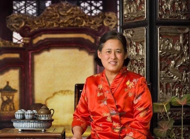 诗琳通|41年前诗琳通首次访华，登长城留下身影，红色西装喜庆又娇俏
