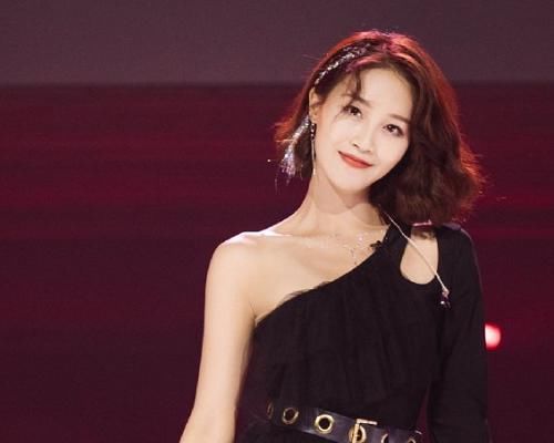  挑衅|蓝盈莹为啥不讨观众喜欢？看看她自己改的歌词，挑衅也要有度