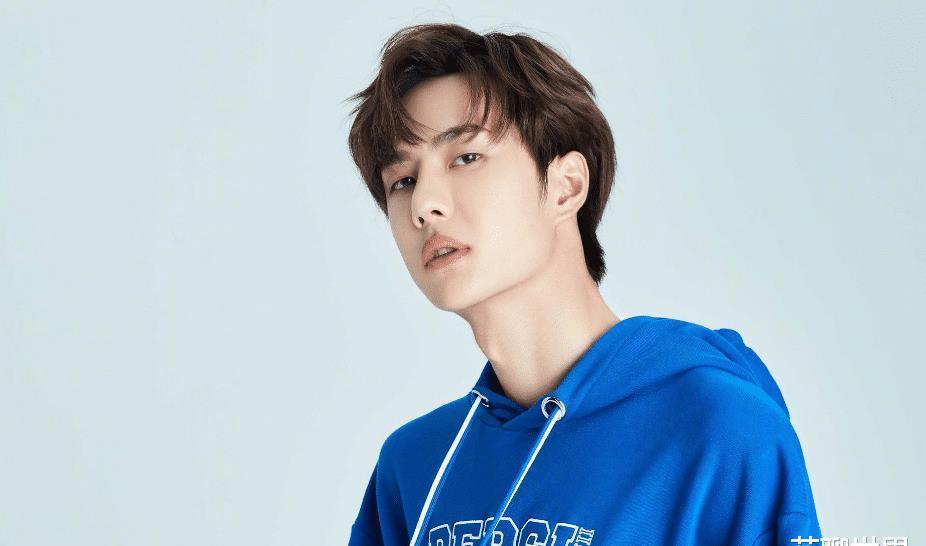 舞蹈|王一博素颜排练,认真的姿态惹人喜爱,最负责的队长