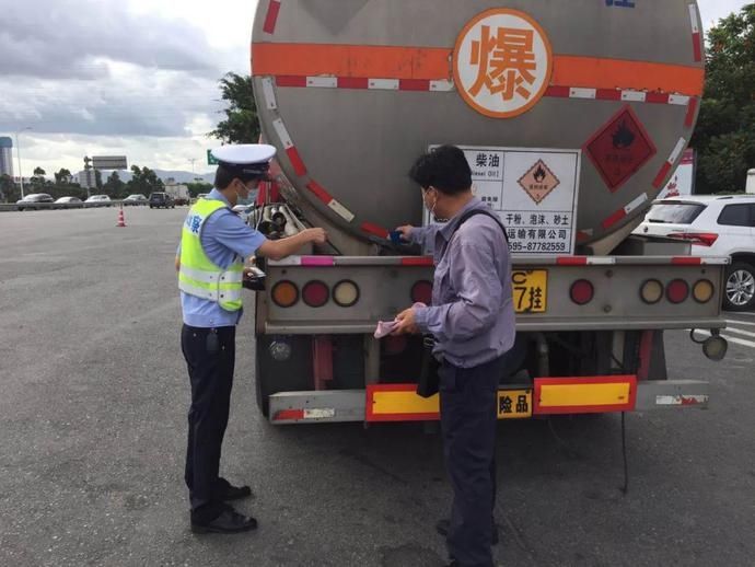 危化品|两客一危一货 | 危化品运输车辆专项整治!持续不断!