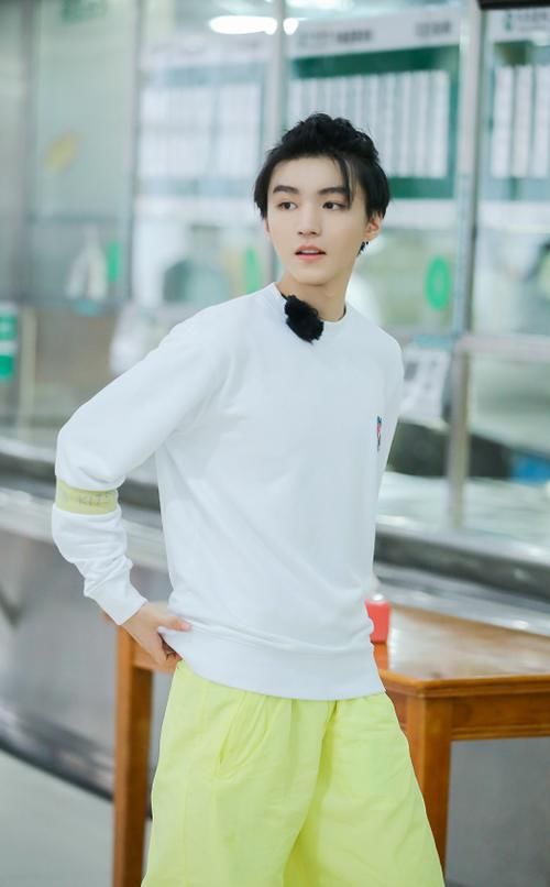 销魂|《中餐厅》收官,王俊凯爆笑模仿腾格尔唱歌,表情太销魂了