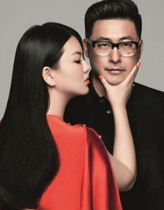 亲密|在KTV和一位白衣女子举止亲密,不知道这次王岳伦会做出什么回应