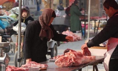 外面的更|为什么到超市买肉，比菜市场更便宜肉摊老板说出真相