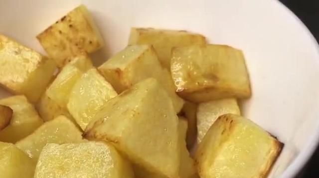  完美|南瓜加土豆，这样做出来的美食，完美的解决了家人的晚饭问题！