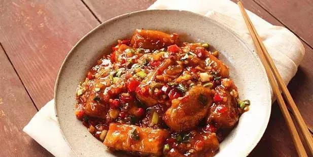  香油|美食精选：家味宫保鸡，凉拌绿豆芽，生煎包，鱼香豆腐的做法