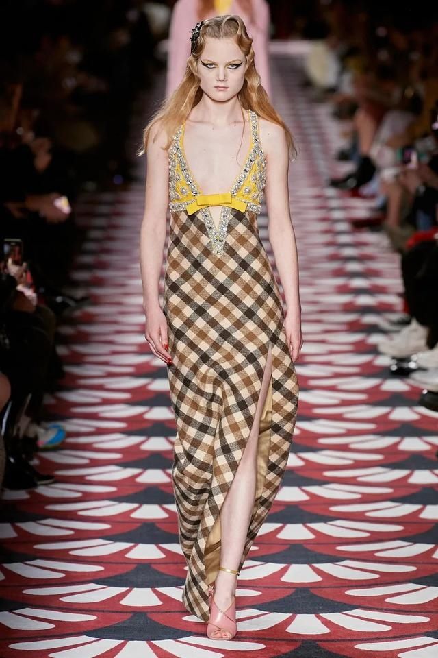 裙子|早秋最美的5条裙子，可以安排了