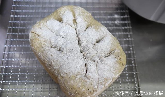 简单|用面包机做欧包,原来这么简单!只需加清水,外脆内嫩真地道