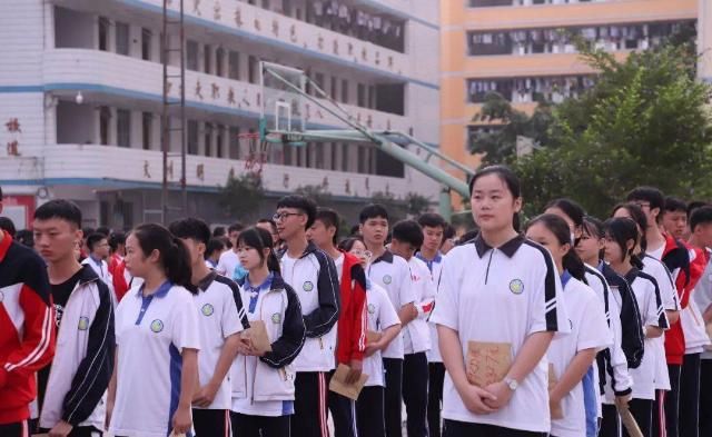  募捐活动|环江这所高中为被截肢的10岁小女孩做了这事