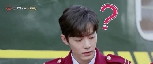  肖战|张若昀送礼物表心意，肖战拿到手里后，脸上却露出了嫌弃的神情