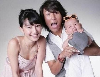 父亲|“一指禅女王”陨落记