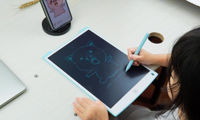  羡慕|释放孩子天性，360液晶手写绘板，直把同学羡慕哭了