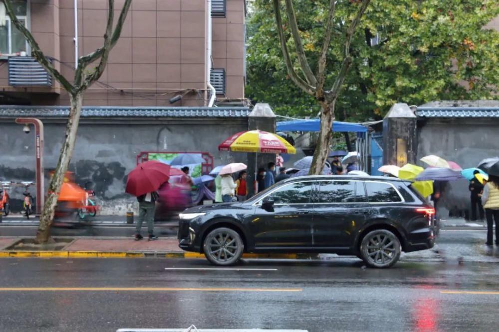 馆子|师大家属院对面的苍蝇馆子，每家5张桌，资深吃货才知道！